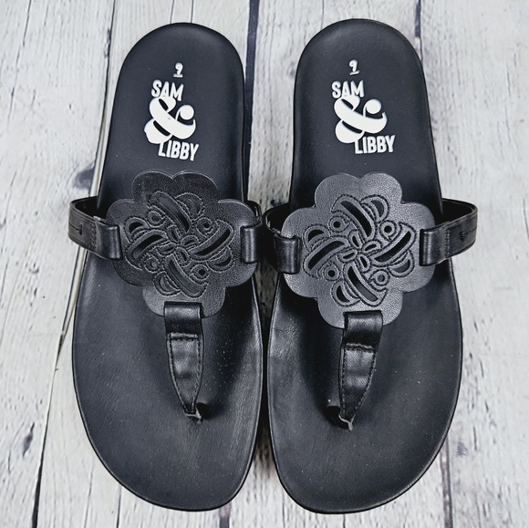 SAM & LIBBY | Alexandra medallion thong flipflop sandals - Picture 1 of 10